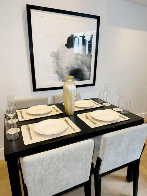 Londwell, Luxe And Leaves, Chelsea Flat With Private Garden Apartman London Kültér fotó